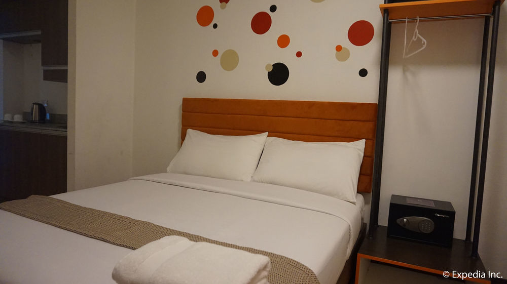 H Hotels - Metro North Uno Кесон Сити Екстериор снимка
