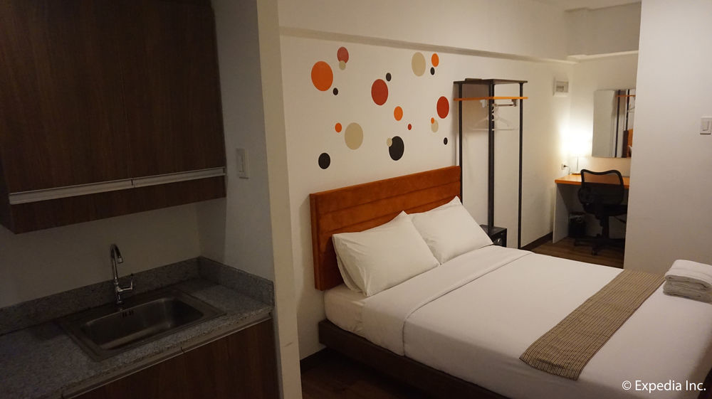H Hotels - Metro North Uno Кесон Сити Екстериор снимка