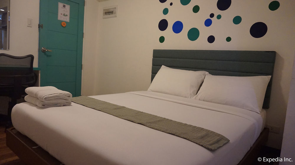 H Hotels - Metro North Uno Кесон Сити Екстериор снимка