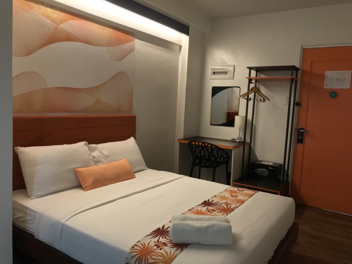 H Hotels - Metro North Uno Кесон Сити Екстериор снимка