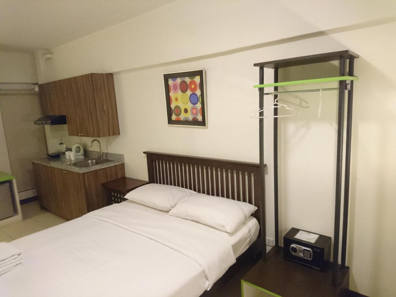 H Hotels - Metro North Uno Кесон Сити Екстериор снимка